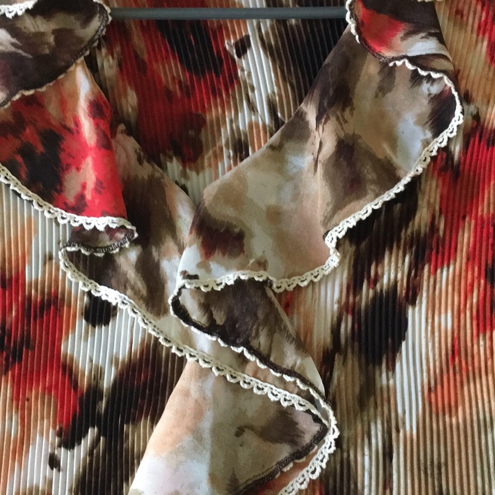 Floral Top with Ruffled Bodice - Picture 3 of 4